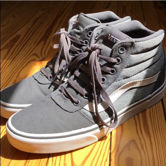 Vans Shoes - ☀️Women’s hi-top Vans☀️